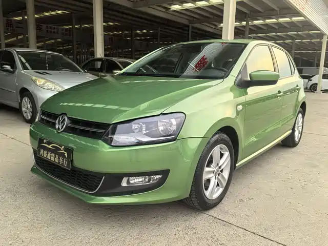 Volkswagen Polo Polo 2013 1.4l Automatic Luxury Version — фото