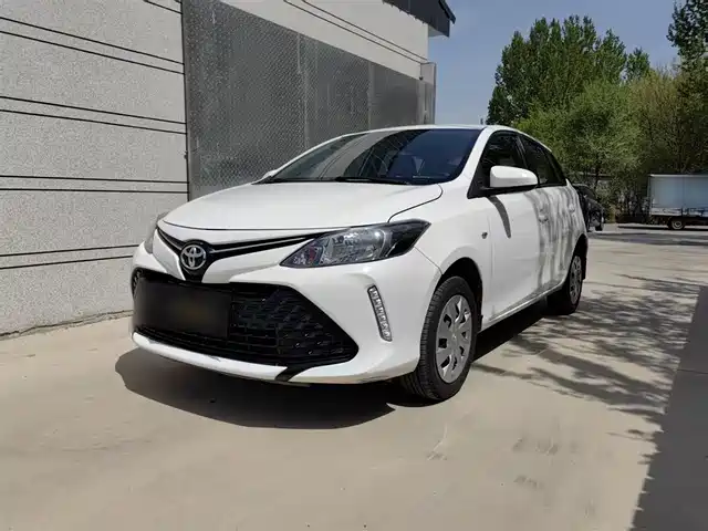 Toyota Vios Fs Vios Fs 2017 1.5l Cvt Fenchi Edition — фото