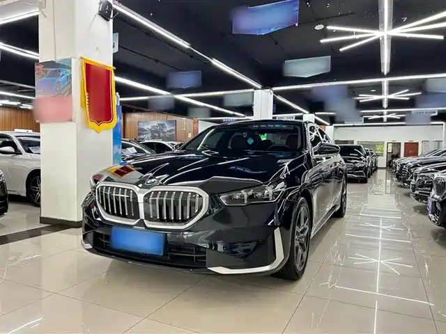 Bmw Bmw 5 Series Bmw 5 Series 2025 530li Leading Luxury Package — фото