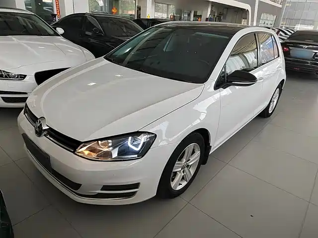 Volkswagen Golf Golf 2017 1.6l Automatic Comfort Million-Unit Commemorative Edition — фото