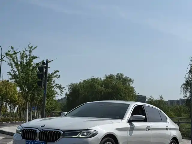Bmw Bmw 5 Series Bmw 5 Series 2022 525li Luxury Package — фото