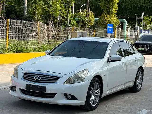 Infiniti Infiniti G Series Infiniti G Series 2010 G25 Sedan Luxury Sports Edition