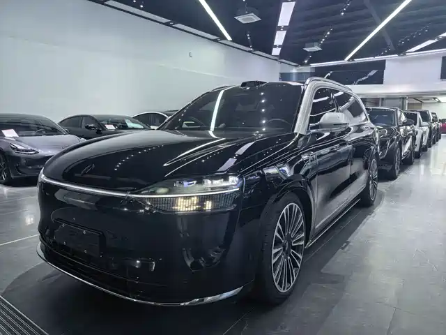 Aito Asks The World Wenjie M9 Wenjie M9 2024 Extended Range Ultra Version 52kwh 6-Seater Version — фото
