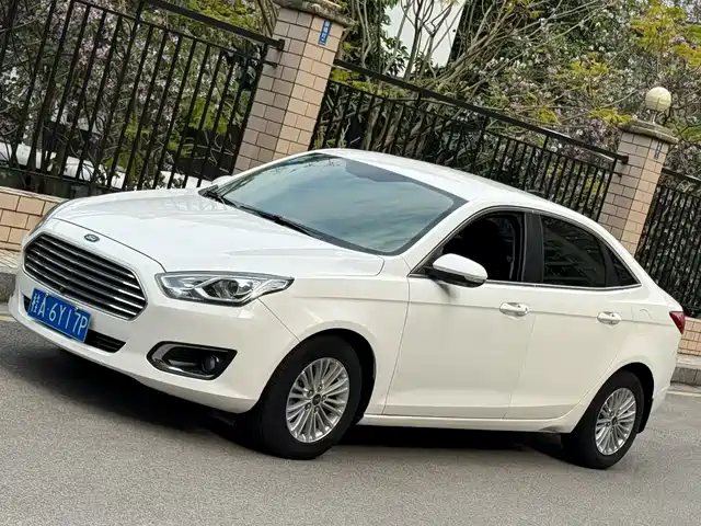 Ford Forrest Escort 2017 Facelift 1.5l Automatic Comfort Model — фото