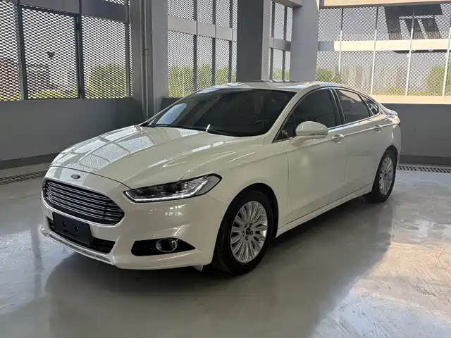 Ford Mondeo Mondeo 2013 2.0l Gtdi200 Fashion Model — фото