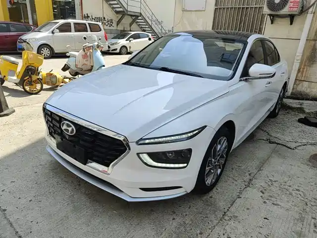Hyundai Famous Pictures Famous Pictures 2021 1.8l Cvt Glx Elite Edition — фото