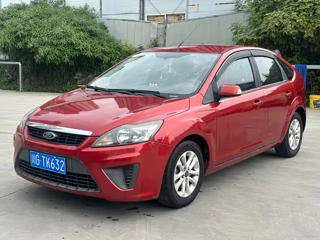 Ford Fox Focus 2013 Hatchback Classic 1.8l Automatic Million Commemorative Edition — фото