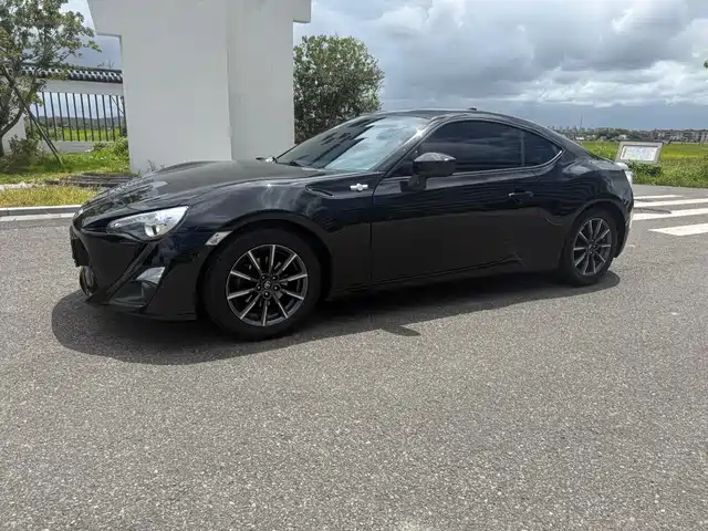 Toyota Toyota 86 Toyota 86 2014 2.0l Manual Luxury Model — фото