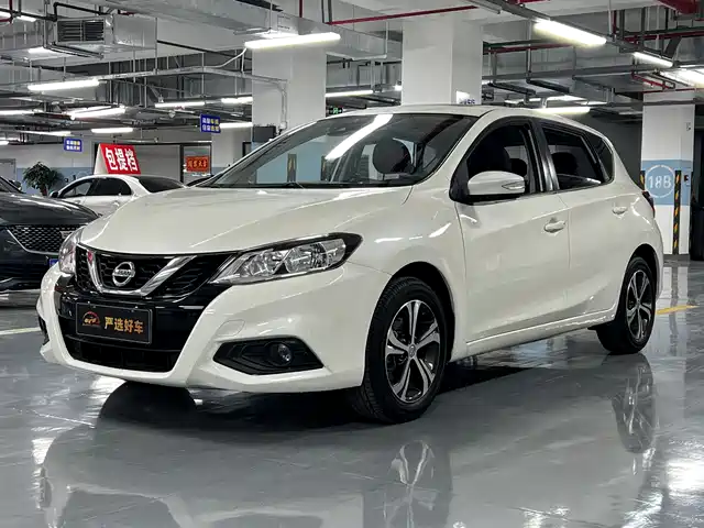 Nissan Tiida — фото