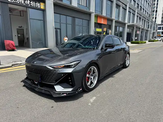 Chang'An Changan Uni-V Changan Uni-V 2023 1.5t Premium Model — фото