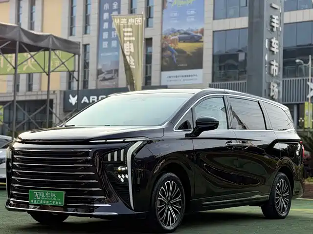 Dongfeng Is Popular Xinghai V9 Xinghai V9 2024 Model 1.5td 200km Qingyun Ladder Series Premium Type — фото
