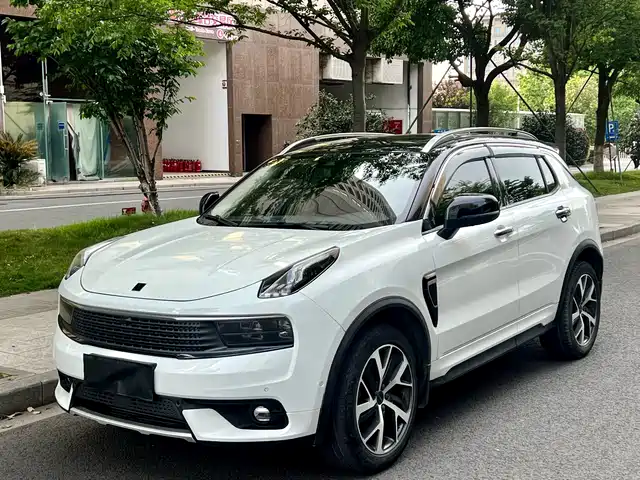 Lynk & Co Lynk & Co 01 Lynk & Co 01 2017 2.0t 4wd Pro Version — фото