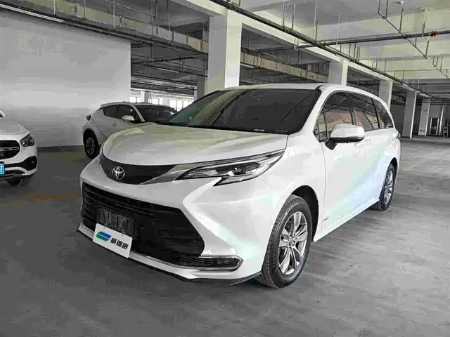 Toyota Sienna Sienna 2024 2.5l Hybrid Comfort Edition — фото