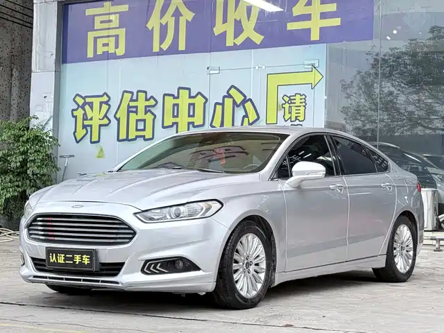 Ford Mondeo Mondeo 2013 2.0l Gtdi200 Fashion Model — фото