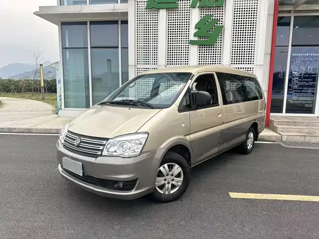 Dongfeng Is Popular Lingzhi Lingzhi 2017 M3l 1.6l 7-Seat Comfort Model