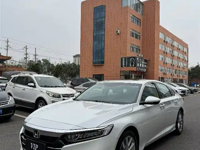Honda Accord Accord 2022 260turbo Deluxe Edition — фото