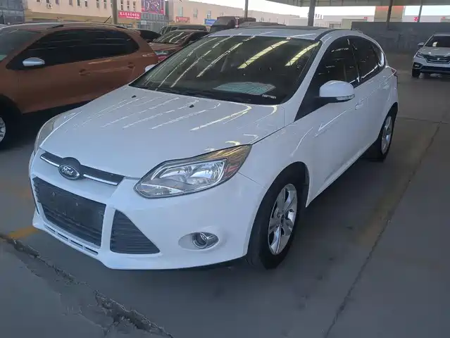 Ford Fox Focus 2012 Hatchback 1.6l Automatic Fashion Model — фото