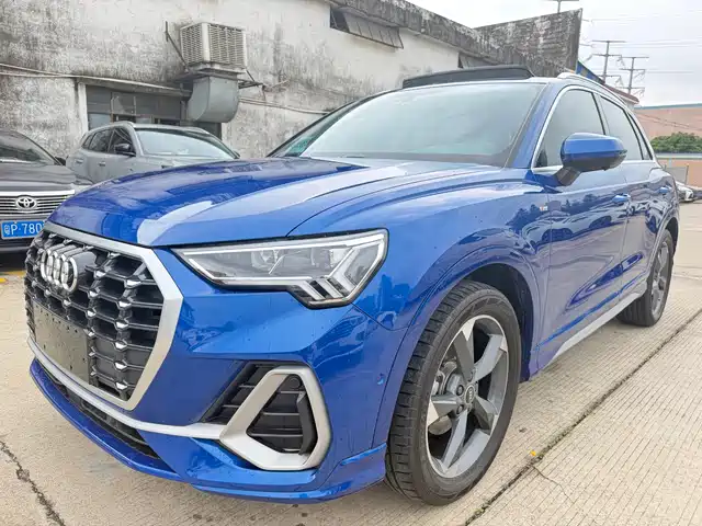 Audi Audi Q3 Audi Q3 2022 35 Tfsi Fashionable And Dynamic — фото