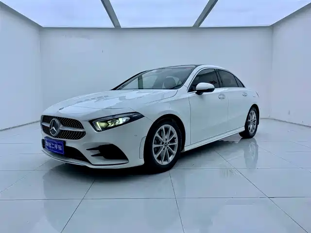 Mercedes-Benz Mercedes Benz A Class Mercedes-Benz A-Class 2019 A 200 L Sports Sedan — фото