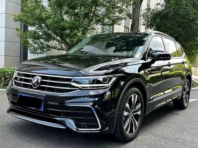 Volkswagen Tiguan L Tiguan L 2025 Model 330tsi Automatic Two-Wheel Drive R-Line Longyao Edition — фото