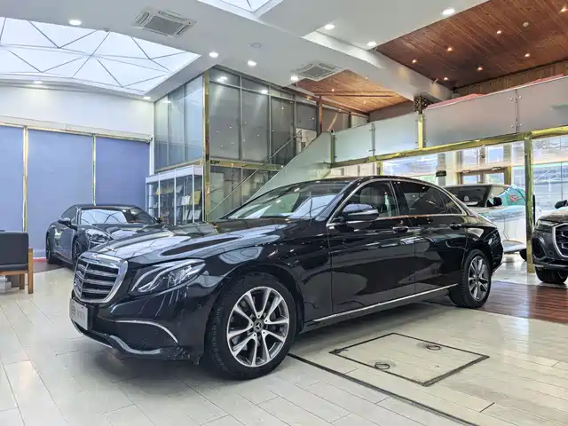 Mercedes-Benz Mercedes-Benz E-Class Mercedes-Benz E-Class 2016 E 300 L Fashion Model — фото