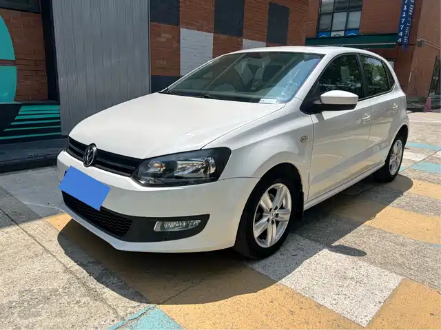 Volkswagen Polo Polo 2011 1.4l Automatic Stylish Version — фото