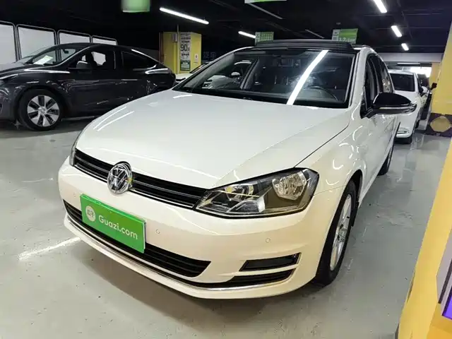 Volkswagen Golf Golf 2017 1.6l Automatic Comfort Million-Unit Commemorative Edition — фото