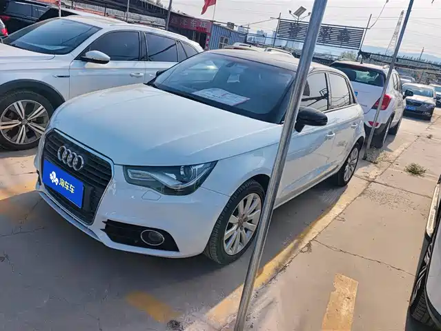 Audi Audi A1 Audi A1 2014 30 Tfsi Sportback Comfort Model — фото