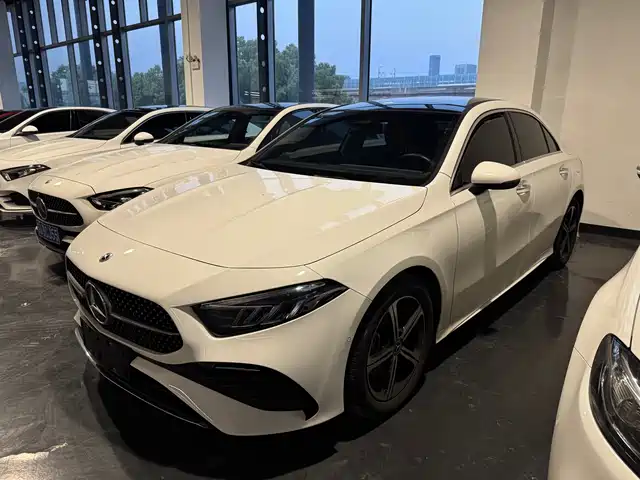 Mercedes-Benz Mercedes Benz A Class Mercedes-Benz A-Class 2023 A 200 L Fashion Model — фото