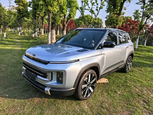 Geely Automobile Geely Icon Geely Icon 2023 1.5td Chocolate Mellow Edition — фото
