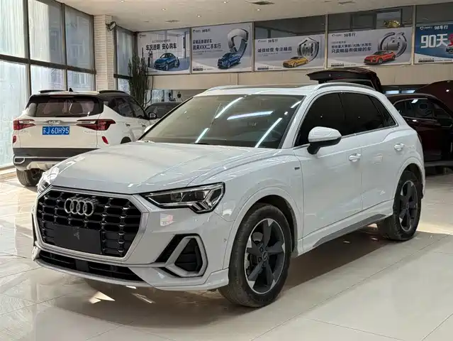 Audi Audi Q3 Audi Q3 2022 35 Tfsi Fashionable And Dynamic — фото
