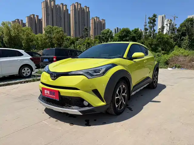 Toyota Toyota C-Hr Toyota C-HR 2018 2.0L Cooly Deluxe Edition National V — фото