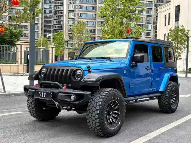 Jeep Wrangler Wrangler 2015 2.8td Sahara Four-Door Comfort Version