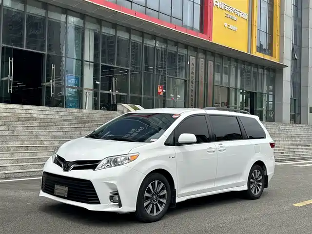 Toyota Sienna Sienna 2019 3.5l Automatic — фото