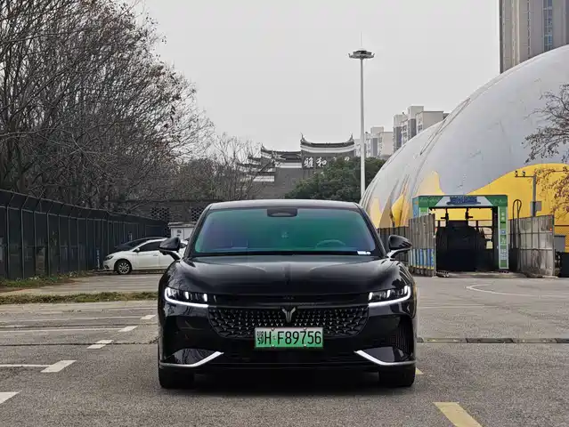 Lantu Automobile Lantu Chasing Light Lantu Chasing Light 2024 Phev Four-Wheel Drive Ultra-Long Range Flagship Version