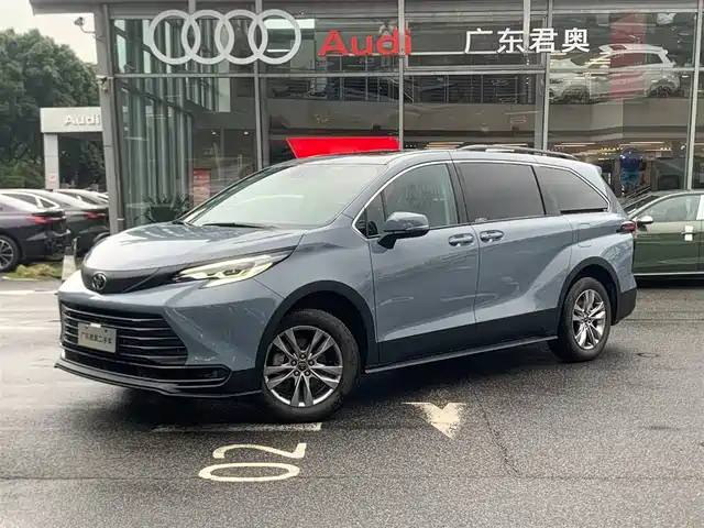 Toyota Sienna Sienna 2024 2.5l Hybrid Comfort Edition — фото