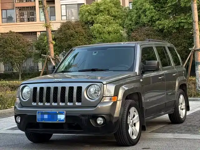 Jeep freelancer Zuike 2014 2.4l Sports Version — фото