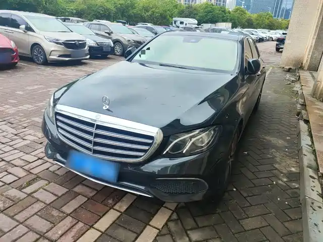 Mercedes-Benz Mercedes-Benz E-Class Mercedes-Benz E-Class 2016 E 300 L Fashion Model — фото