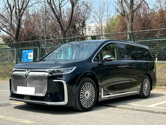 Lantu Automobile Lantu Dreamer Lantu Dreamer 2025 Phev Four-Wheel Drive Flagship Kunpeng Version
