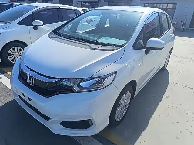 Honda Fit Fit 2018 1.5l Cvt Comfort Sunroof Edition — фото