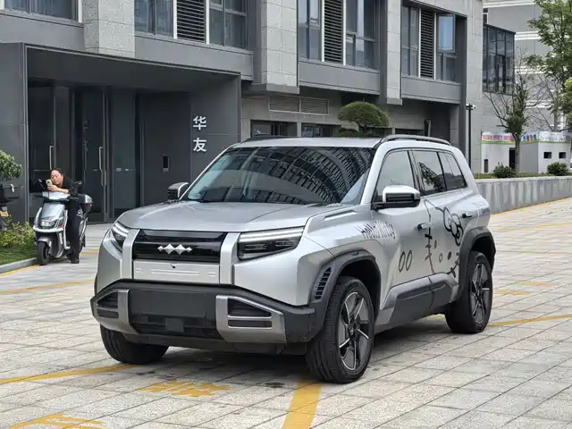 Equation Leopard Titanium 3 Titanium 3 2025 501km Four-Wheel Drive Smart Driving Ultra Version — фото