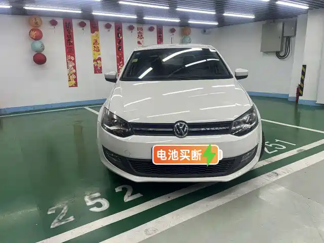 Volkswagen Polo Polo 2013 1.4l Automatic Luxury Version — фото