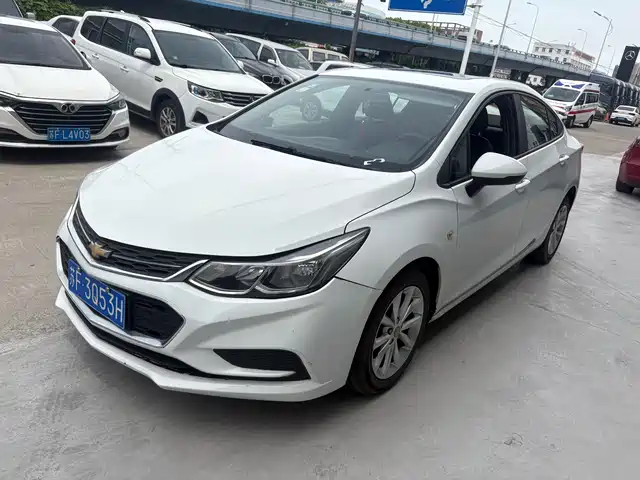 Chevrolet Cruze Cruze 2018 320 Automatic Pioneer Sunroof Edition — фото