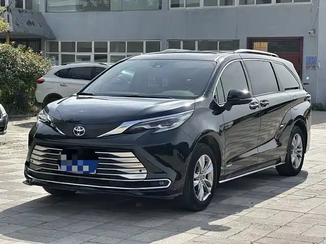 Toyota Sienna Sienna 2024 2.5l Hybrid Four-Wheel Drive Premium Version — фото