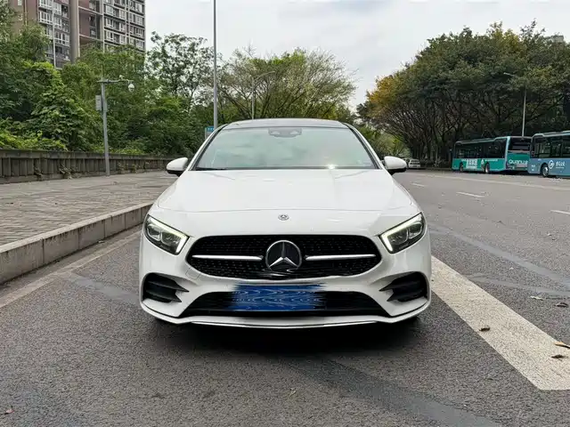 Mercedes-Benz Mercedes Benz A Class Mercedes-Benz A-Class 2019 A 200 L Sports Sedan First Special Edition