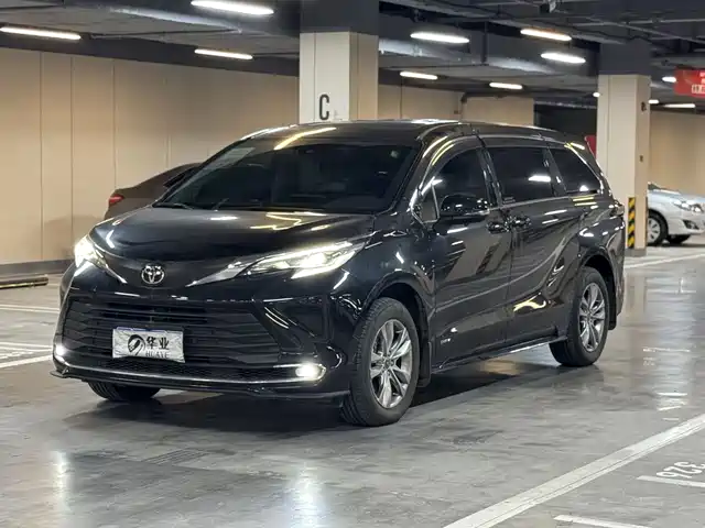 Toyota Sienna Sienna 2024 2.5l Hybrid Comfort Edition — фото