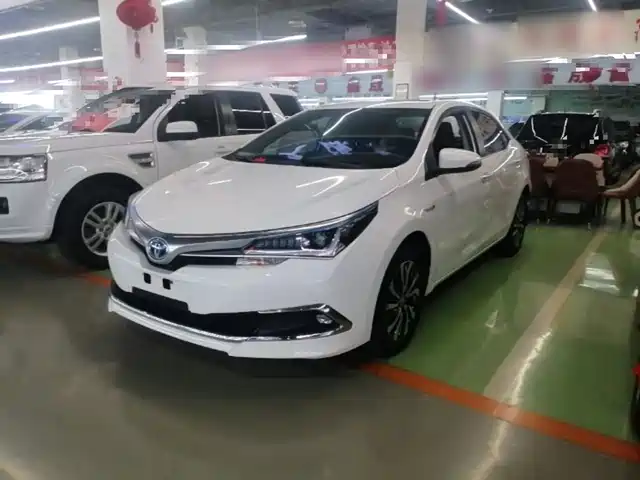 Toyota Corolla Corolla 2017 Facelift Dual Engine 1.8l E-Cvt Leading Version — фото