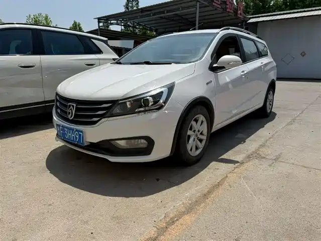 Baojun Baojun 310w Baojun 310w 2017 1.5l Manual Fashion Model National V