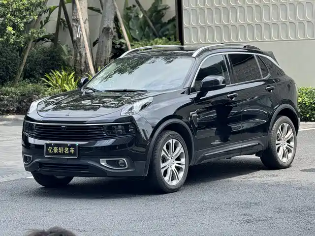 Lynk & Co Lynk & Co 01