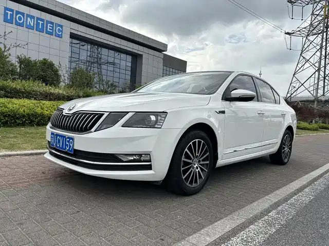 Skoda Octavia Octavia 2020 1.5l Automatic Smart Travel Deluxe Edition